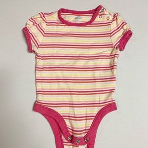 🌈 Old Navy Onesie 3-6 months 🌈